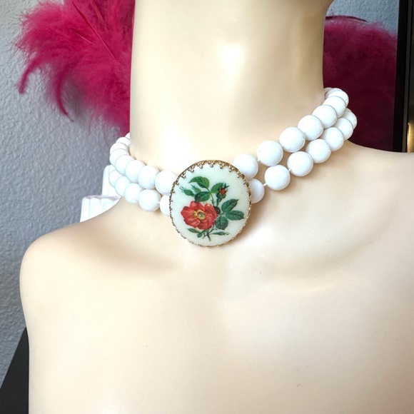 White Floral Beaded Choker Necklace - Picture 8 of 8